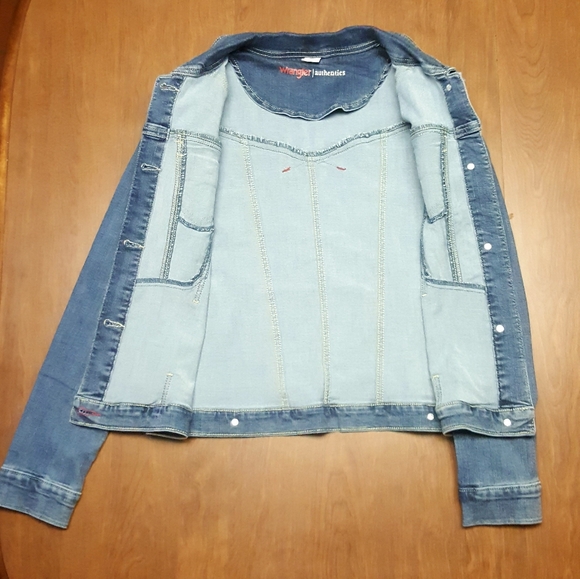 Wrangler | Medium-Wash Denim Jacket - Picture 3 of 7